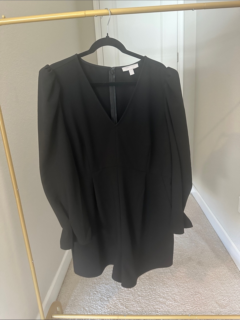 Chelsea28 Black V-Neck Puff Sleeve Mini Romper